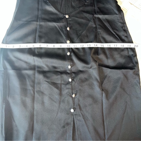 Elegant Black Midi Dress - Picture 8 of 10